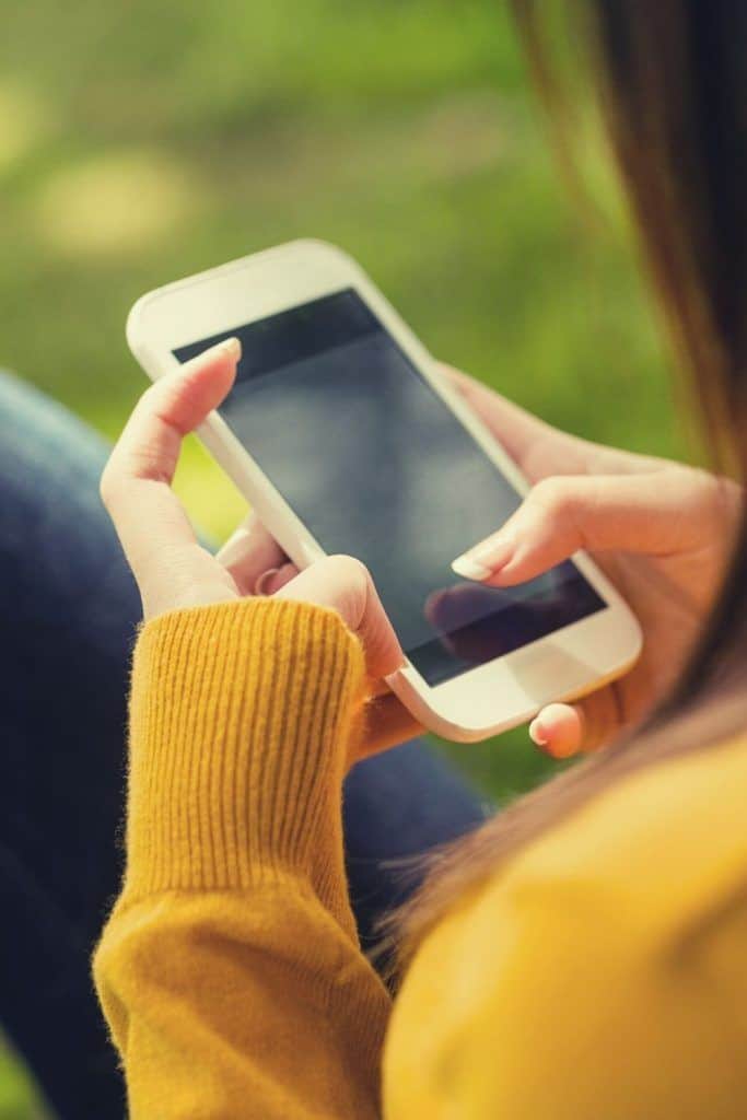 Du vet at du er i et nesten-forhold når du sender ham disse meldingene