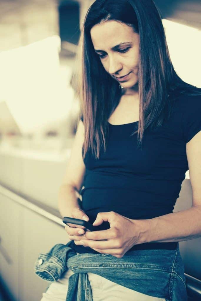 Du vet at du er i et nesten-forhold når du sender ham disse meldingene