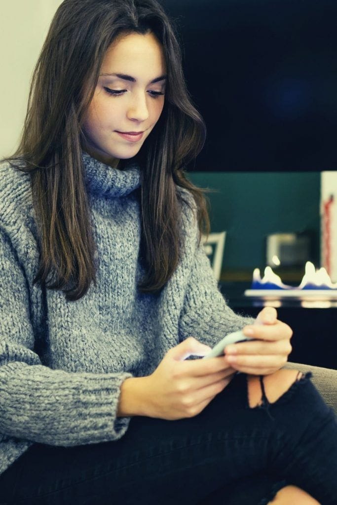 Du vet at du er i et nesten-forhold når du sender ham disse meldingene