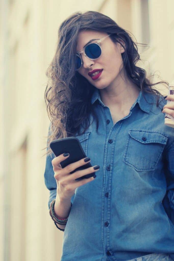 Du vet at du er i et nesten-forhold når du sender ham disse meldingene