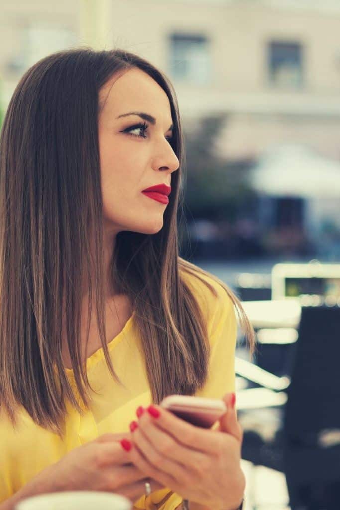 Du vet at du er i et nesten-forhold når du sender ham disse meldingene