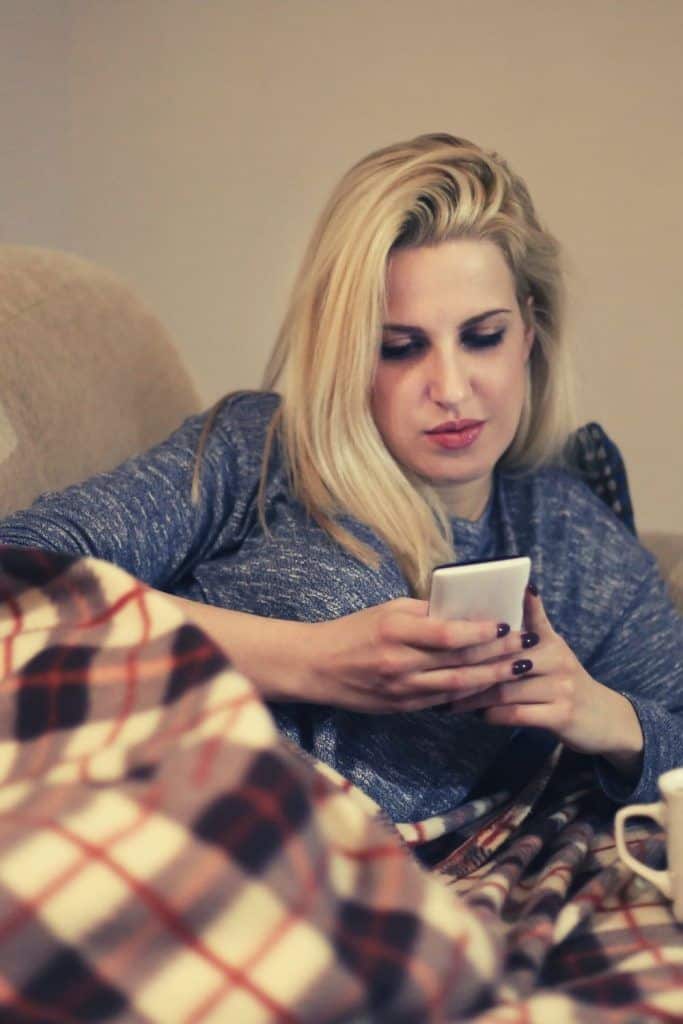 Du vet at du er i et nesten-forhold når du sender ham disse meldingene