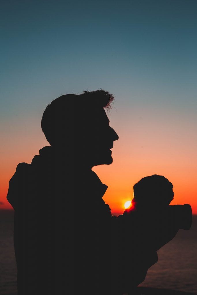 Hvorfor menn trekker seg: 12 grunner til at han distanserer seg, og hva du kan gjøre med det