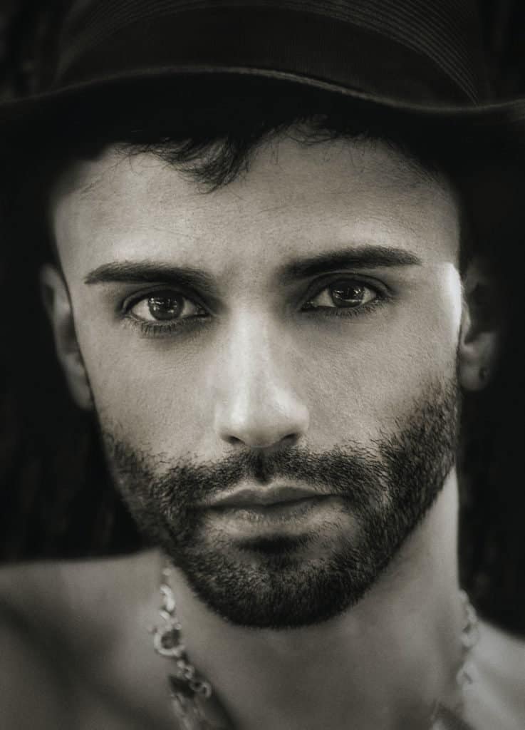 Körpersprache: 8 Zeichen, die dir sagen, dass er in dich verliebt ist