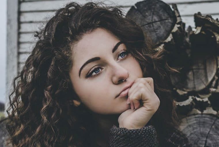 ein imaginäres launisches Mädchen