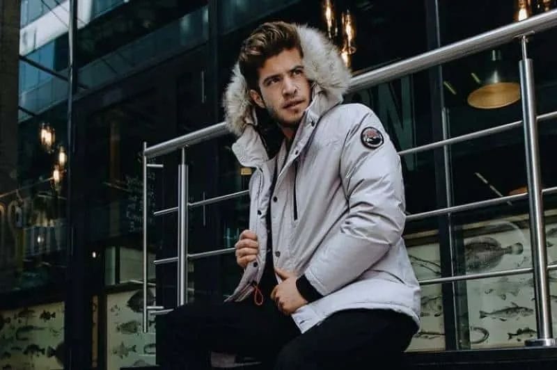 gutaussehender Kerl macht Fotoshootings