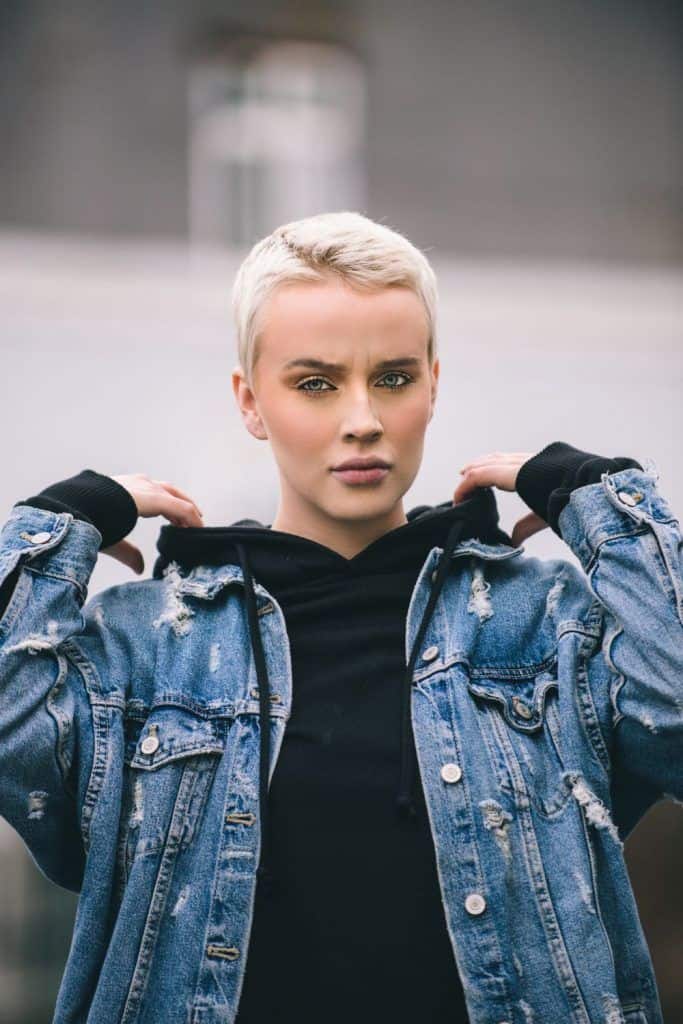 En kvinne som bærer alt alene, blir ikke værende for alltid