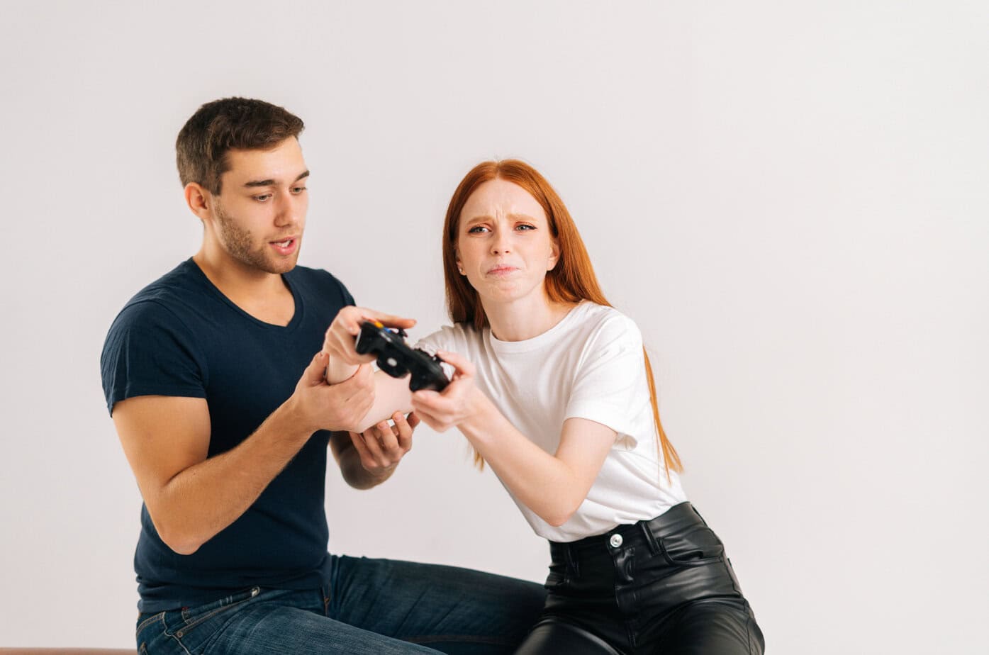 unglückliche Frau, die Spiele spielt