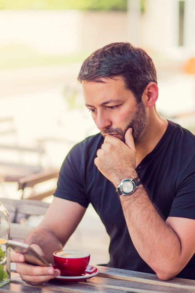 Når partneren din kontrollerer mobiltelefonen din