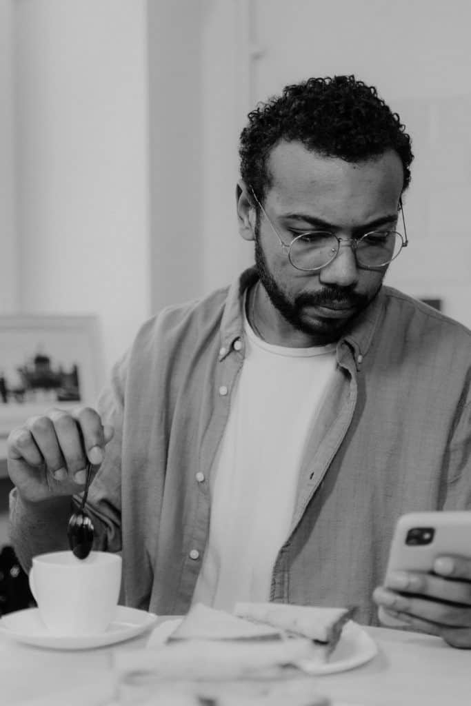 Når partneren din kontrollerer mobiltelefonen din