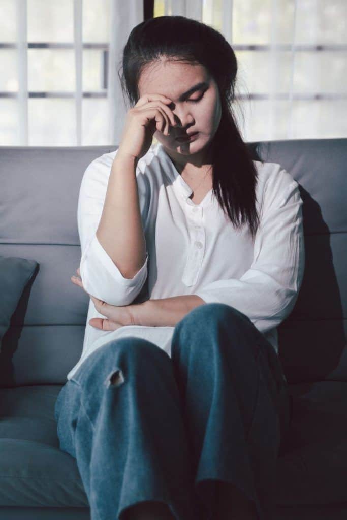 12 ting mennesker med depresjon gjør når de er alene