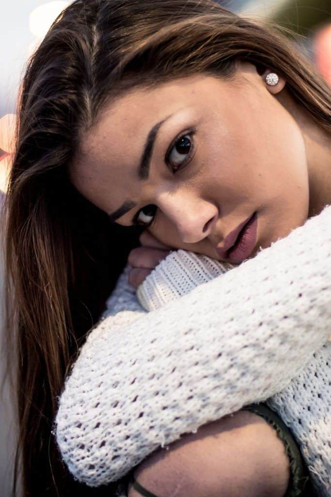 12 ting mennesker med depresjon gjør når de er alene