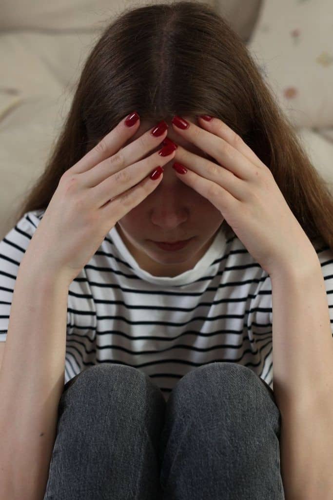 12 ting mennesker med depresjon gjør når de er alene