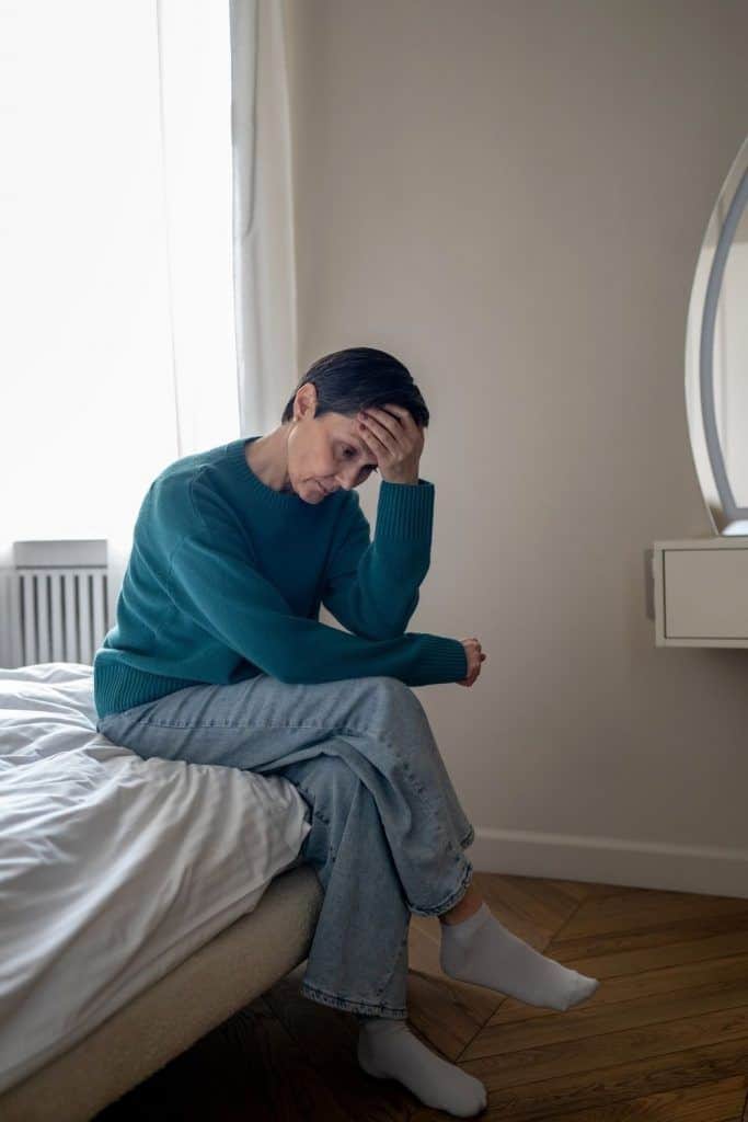 12 ting mennesker med depresjon gjør når de er alene