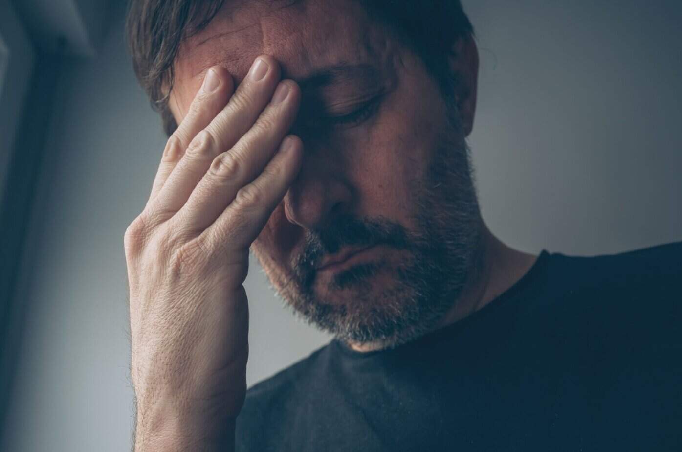 mann traurig wegen frau