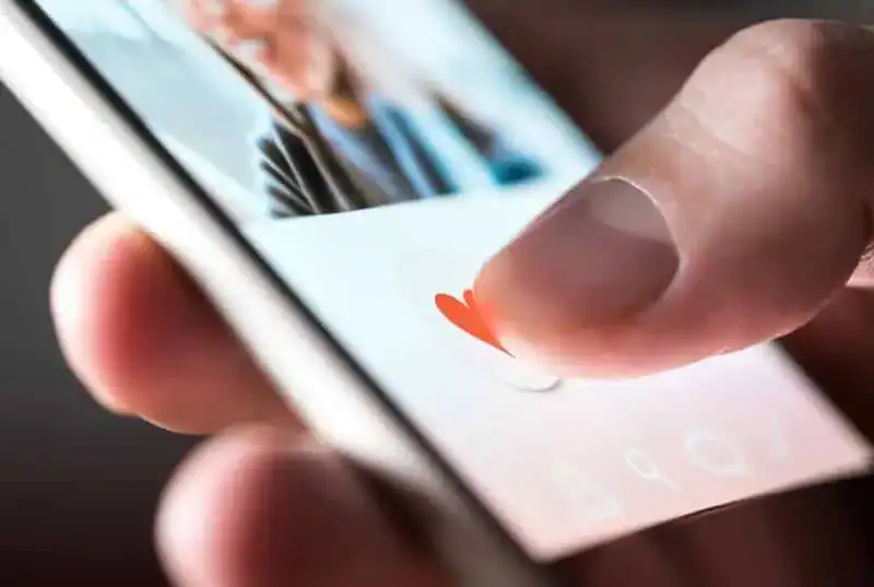 Ein Mann mag das Bild einer Frau