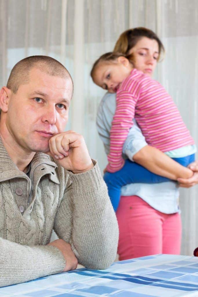 Hvis et barn behandler moren sin respektløst, er det nesten alltid faren som er skyld i det