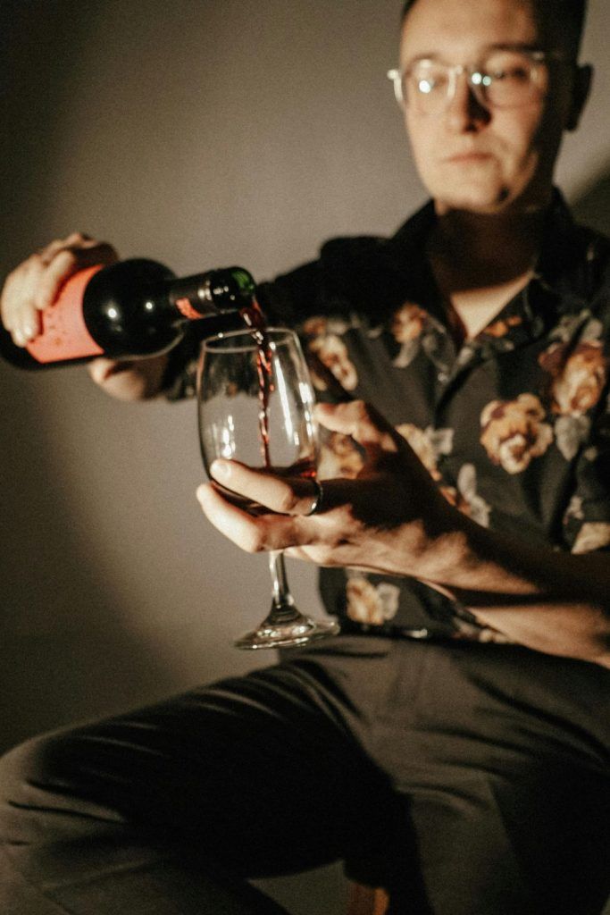 Hvorfor narsissister så ofte tyr til alkohol