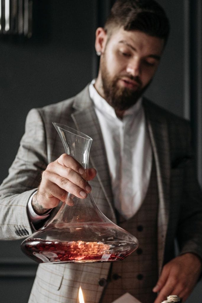 Hvorfor narsissister så ofte tyr til alkohol