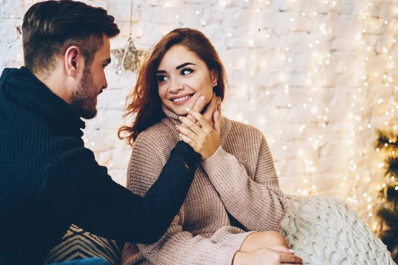 10 Geheime Zeichen, Dass Er Dich Zurückhaben Will, Aber Angst Hat