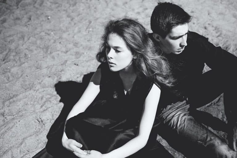 Når en sterk kvinne er ferdig med deg, svarer hun aldri igjen das Mädchen, das dem Mann den Rücken gekehrt hat