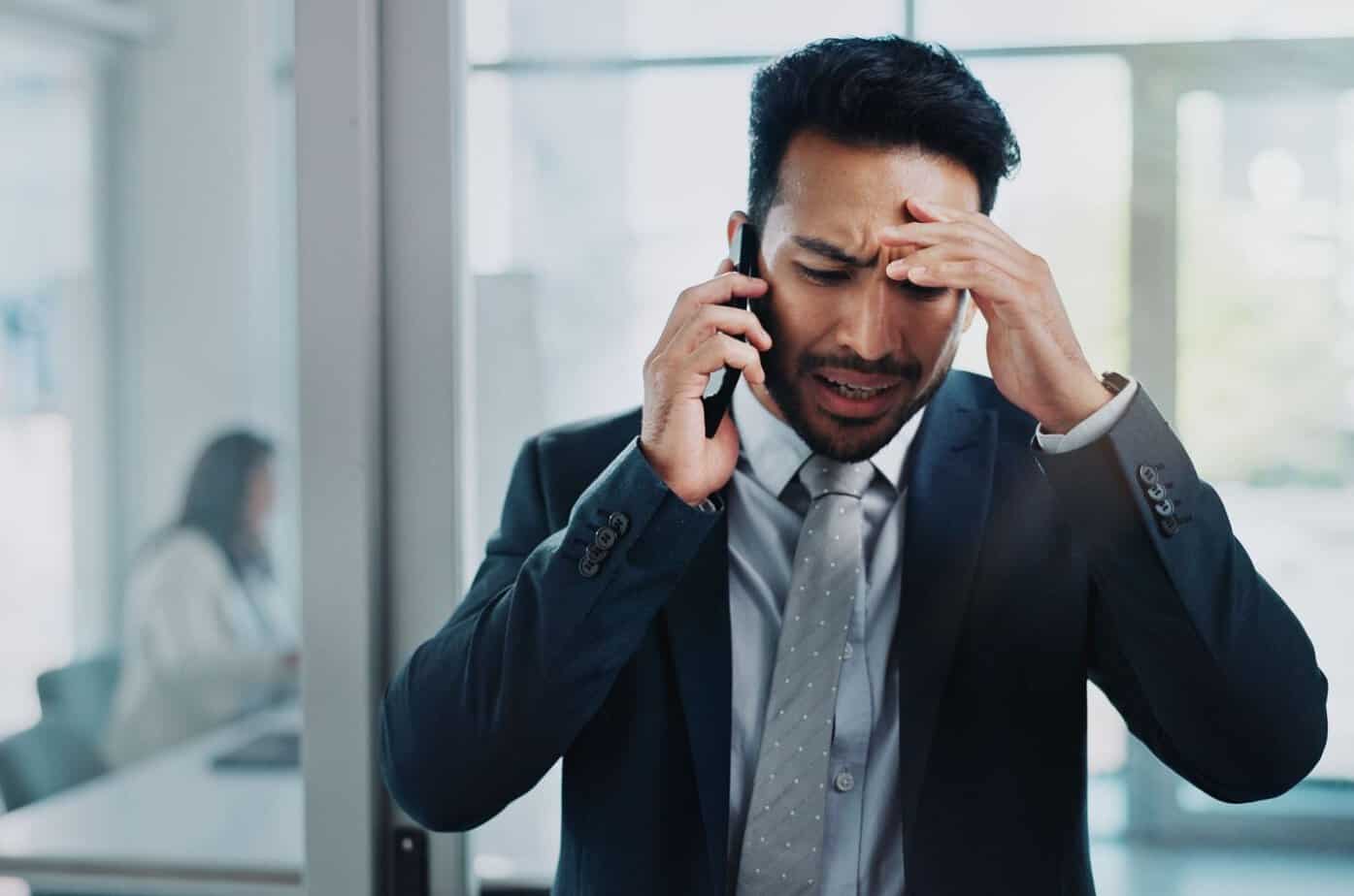 mann hat angst entlarvt zu werden