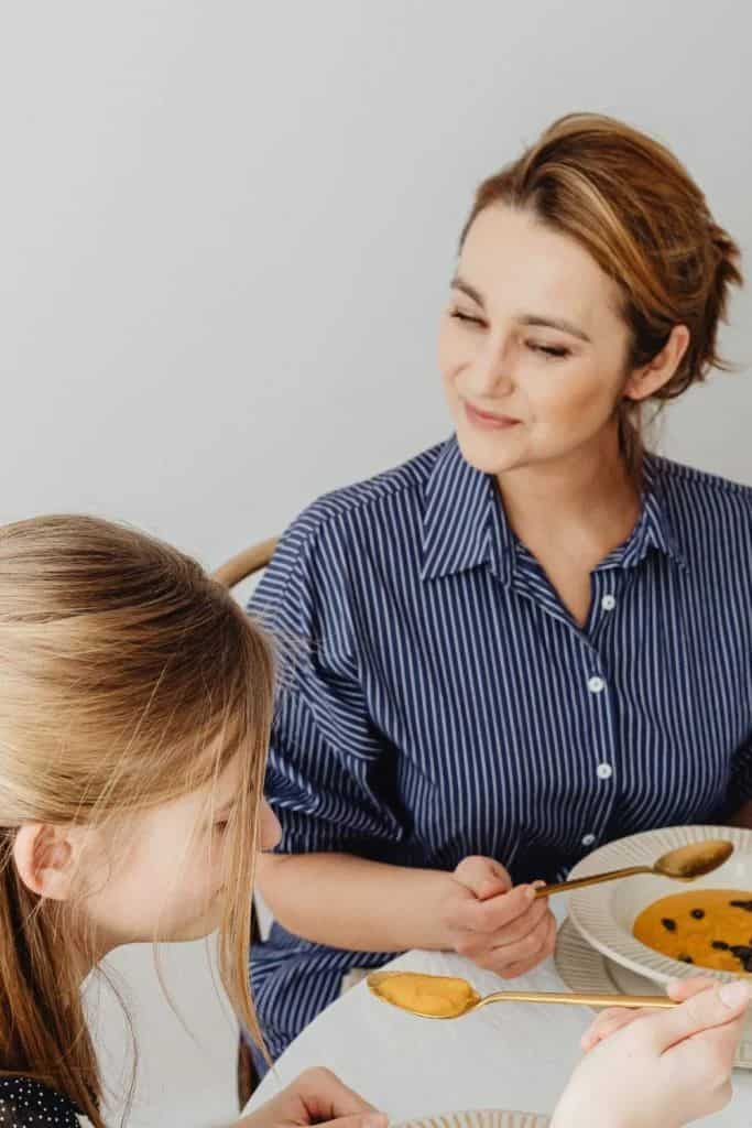 Når en narsissistisk mor kontrollerer familien