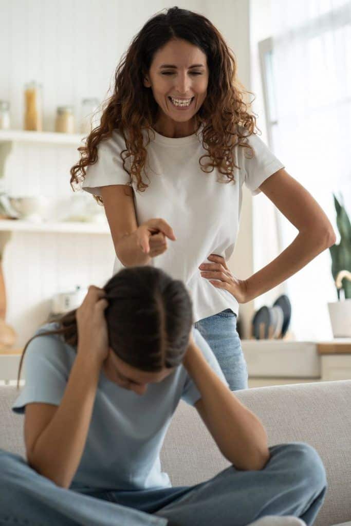 Når en narsissistisk mor kontrollerer familien