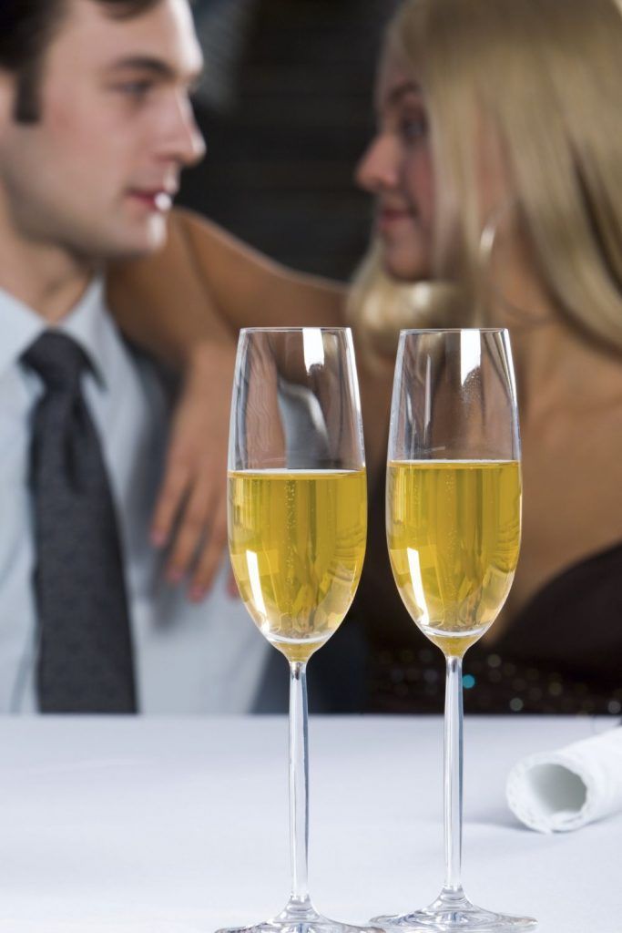 Utløsende faktorer for mannlig utroskap - hva menn i hemmelighet ser etter