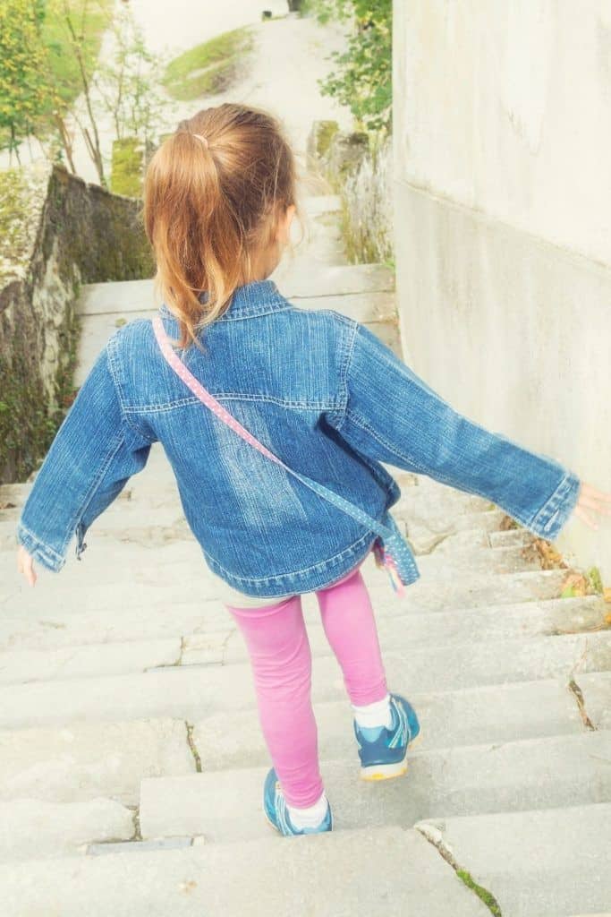 Hvordan er introverte personer som barn? 7 Kjennetegn