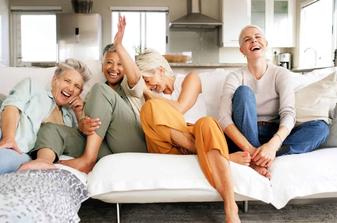 10 grunner til at eldre kvinner uten partner ofte kommer best ut av det reife frauen lachen