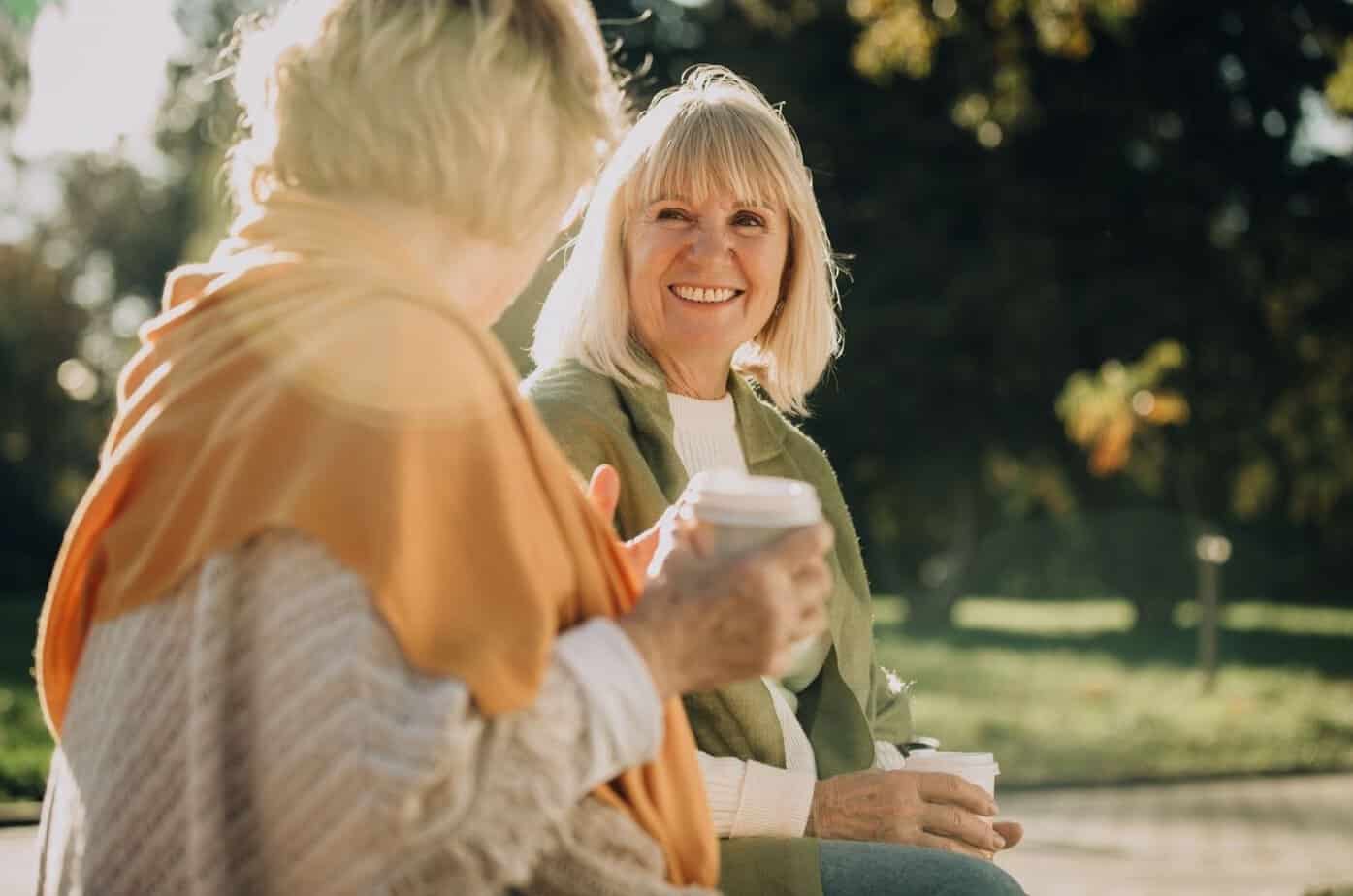 10 grunner til at eldre kvinner uten partner ofte kommer best ut av det zwei aeltere frauen