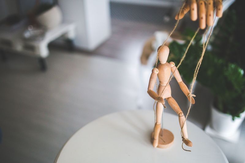 De gjør seg selv til offer for å unngå ansvar