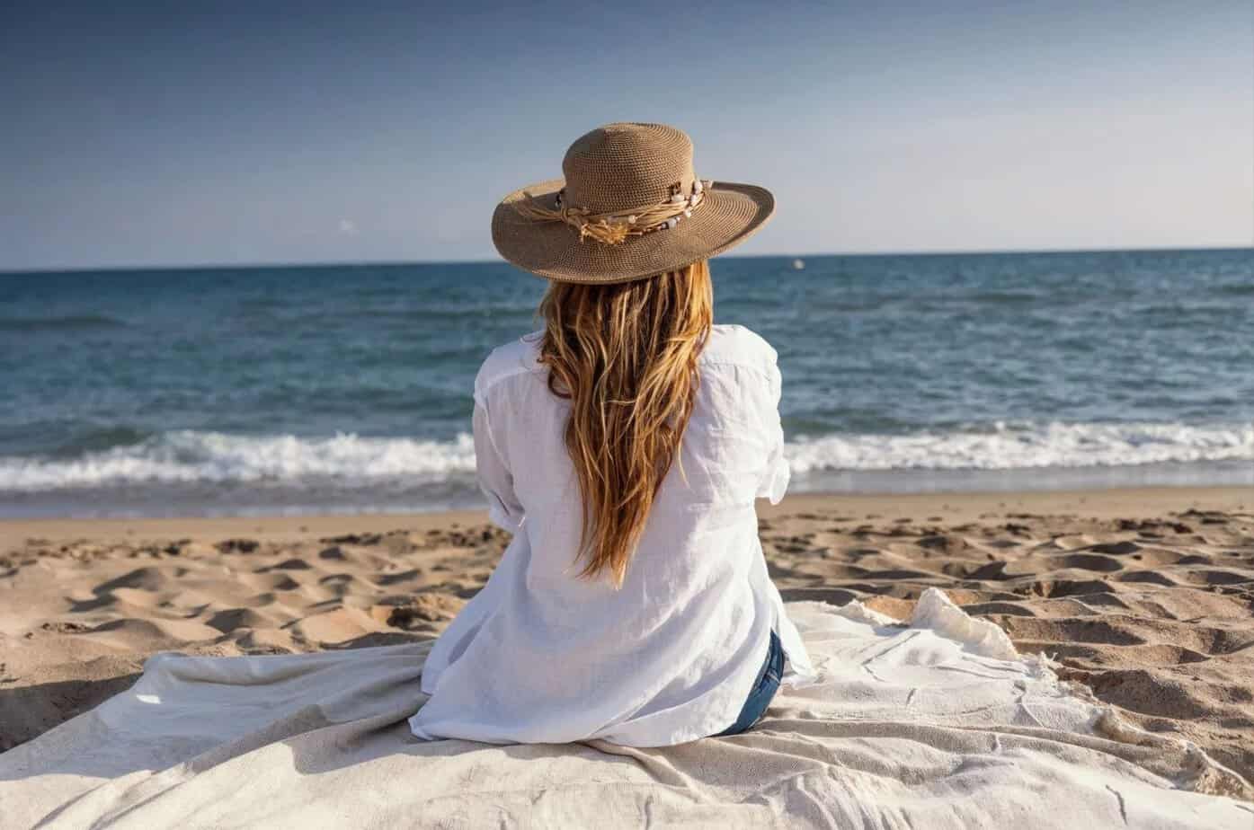 Forbli singel til du finner noen som elsker deg helt – ikke bare delvis frau am strand