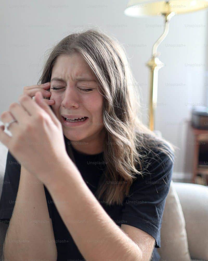 Kvinner med barn forlater ikke menn uten grunn Sad Mom Pictures | Download Free Images on Unsplash