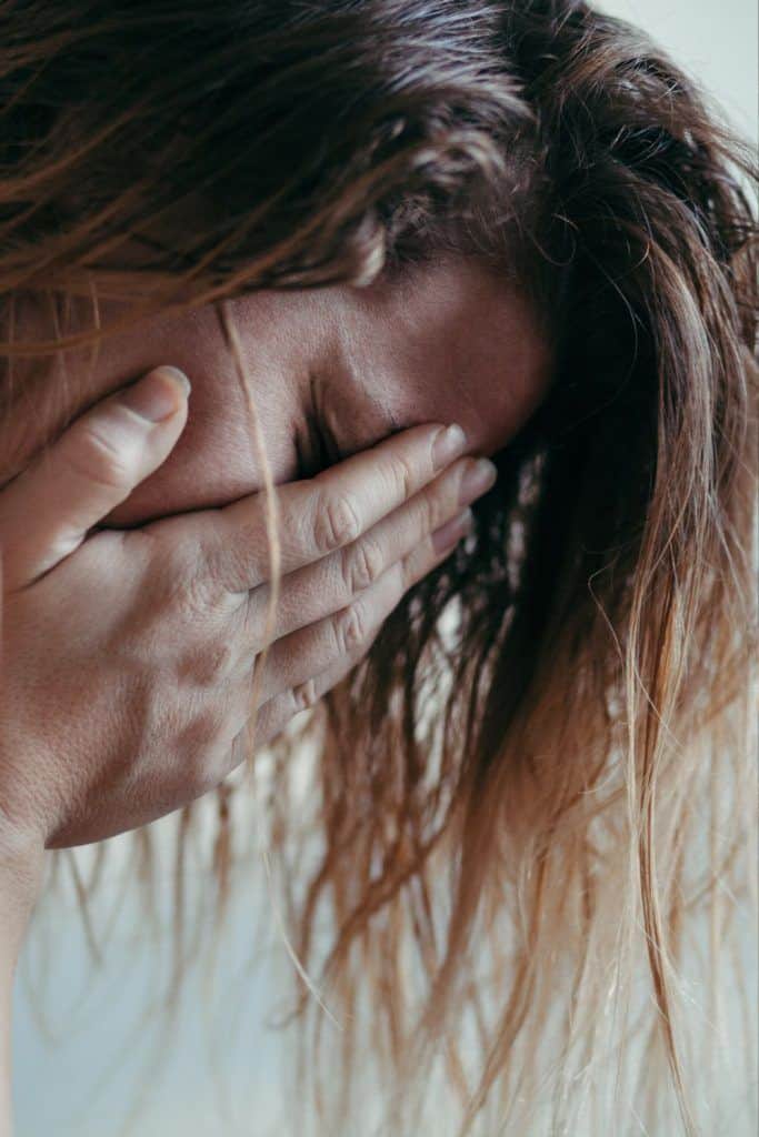 Tårer som en fare: Hvordan narsissister reagerer på gråt