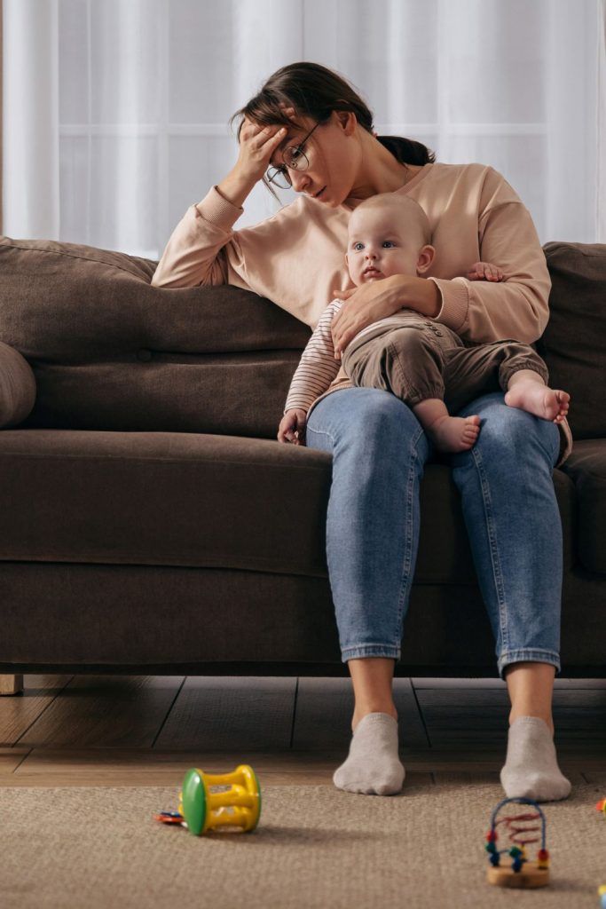 Ved siden av en narsissist blir enhver gift mor en aleneforelder