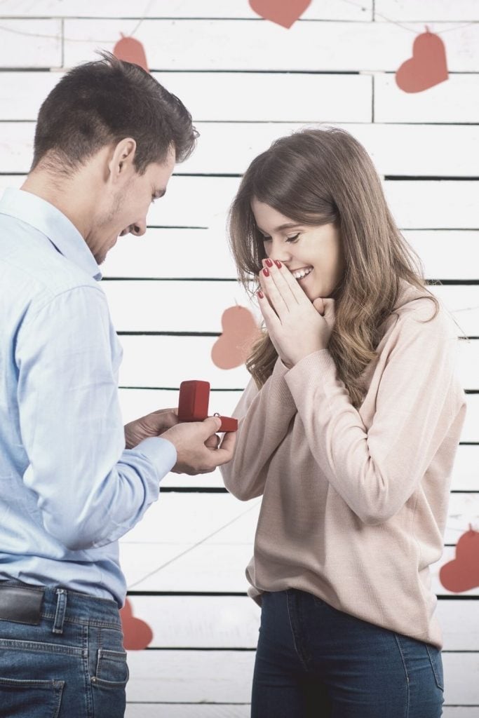 Hvordan bli kvinnen alle menn vil gifte seg med (60 effektive tips)