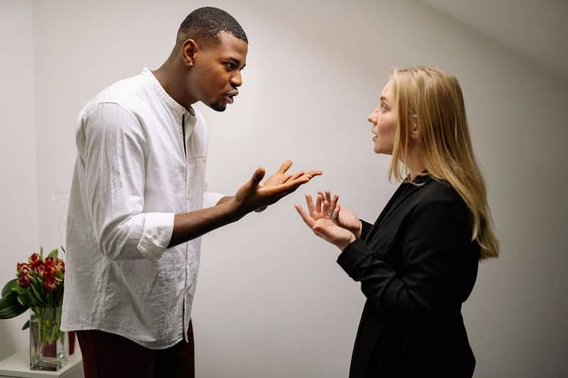 17 roller som gaslighting spiller i ekteskap med narsissister It turns every conversation into a trap