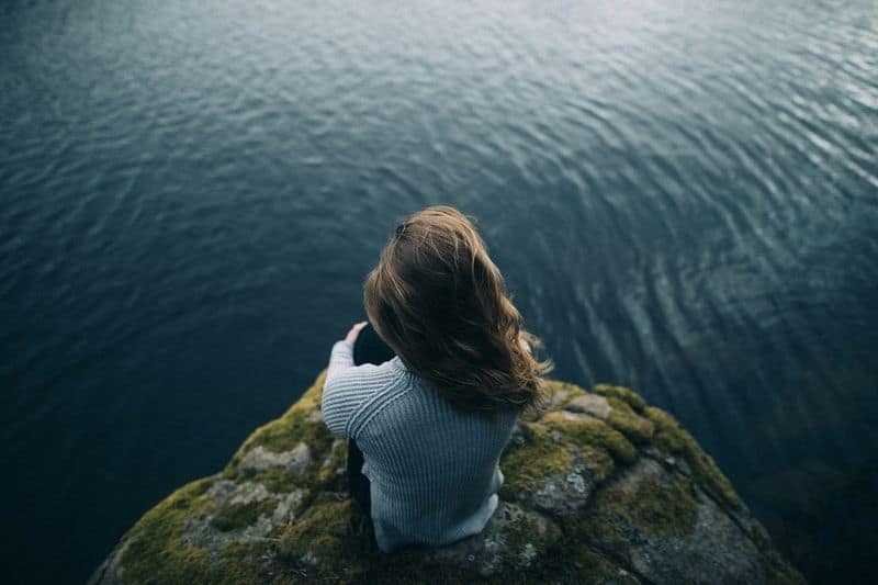 17 roller som gaslighting spiller i ekteskap med narsissister