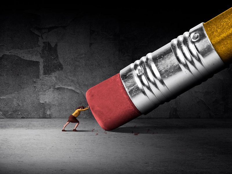 17 roller som gaslighting spiller i ekteskap med narsissister It makes you question your version of reality