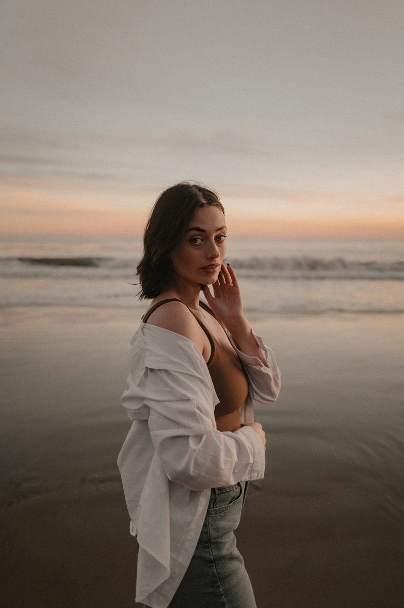 Woman poses on the beach during sunset. photo – Free Woman Image on Unsplash Woman poses on the beach during sunset. photo – Free Woman Image on Unsplash