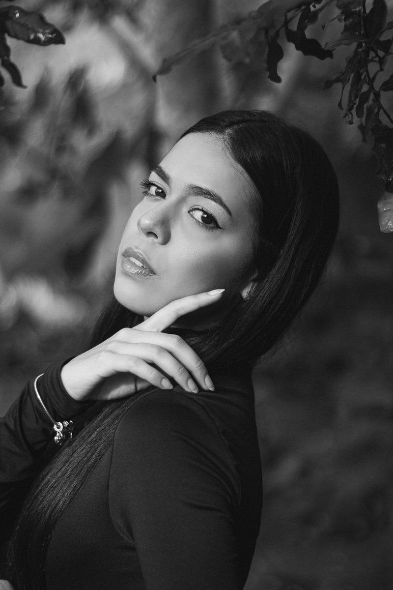 Woman Portrait in Black and White · Free Stock Photo