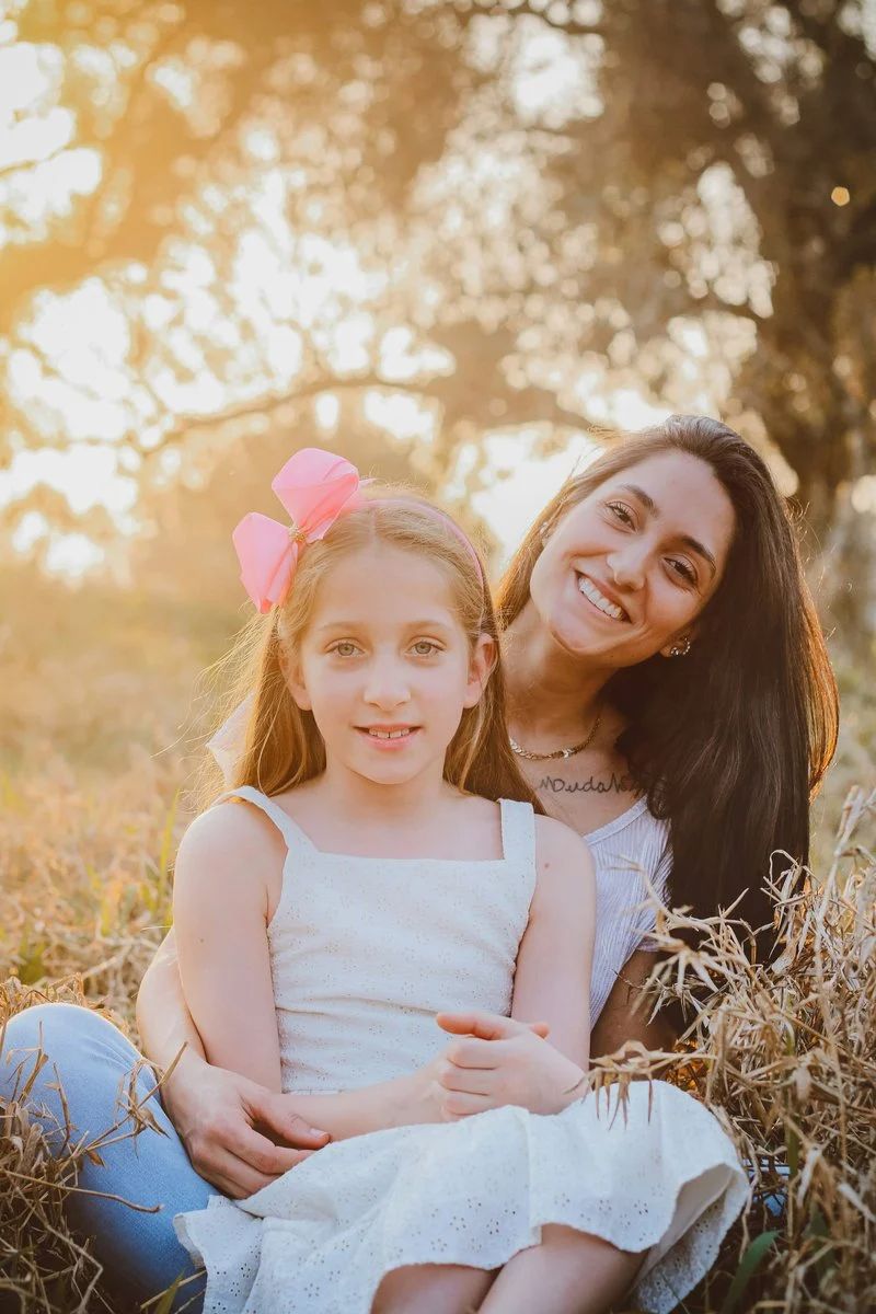 A mother and daughter sitting in a field at sunset photo – Free Woman Image on Unsplash A mother and daughter sitting in a field at sunset photo – Free Woman Image on Unsplash