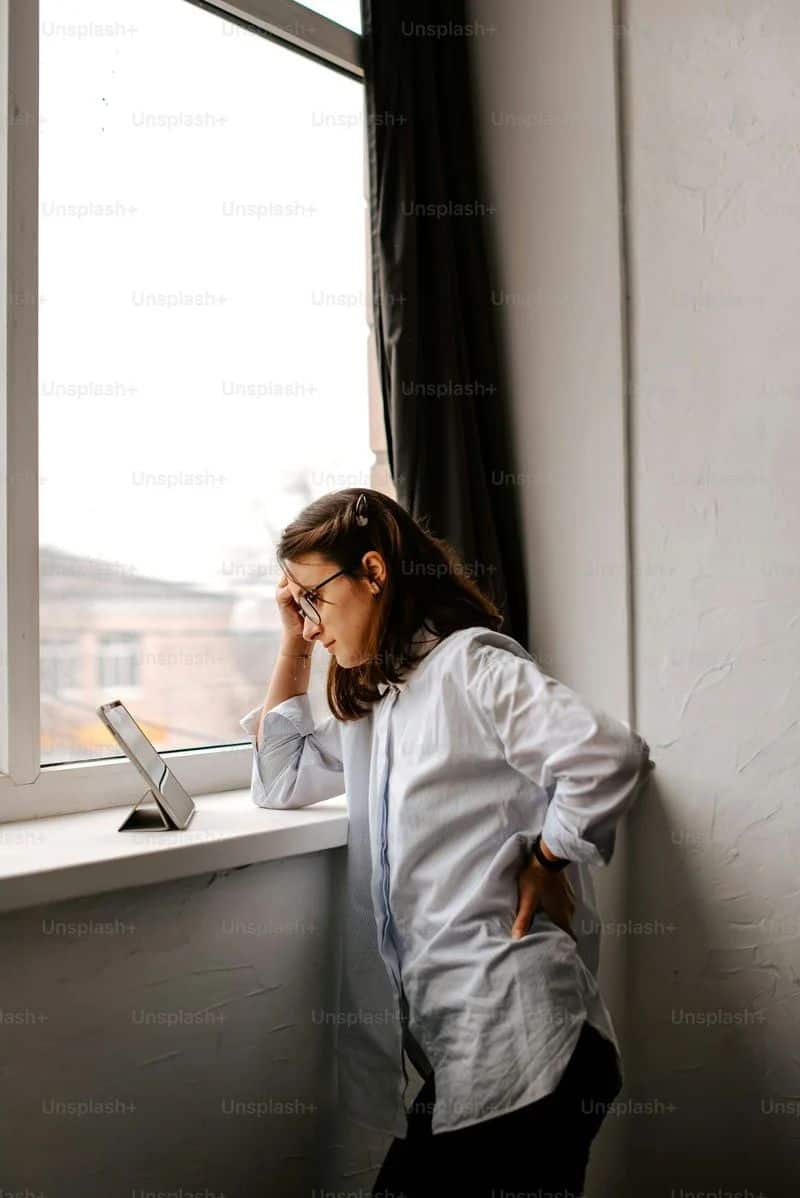 A woman leaning against a window sill while talking on a cell phone photo – Technology Image on Unsplash A woman leaning against a window sill while talking on a cell phone photo – Technology Image on Unsplash
