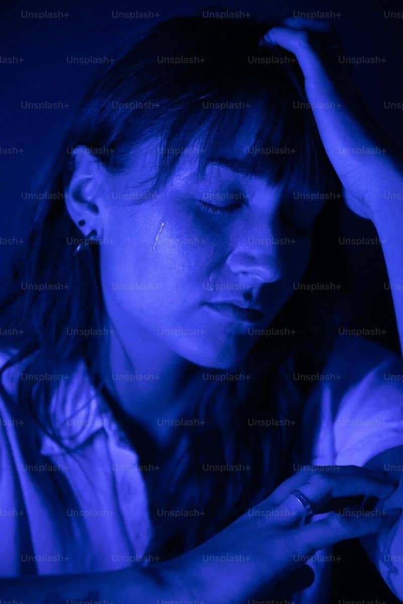 A woman holding a cell phone in her hand photo – Mental health Image on Unsplash A woman holding a cell phone in her hand photo – Mental health Image on Unsplash