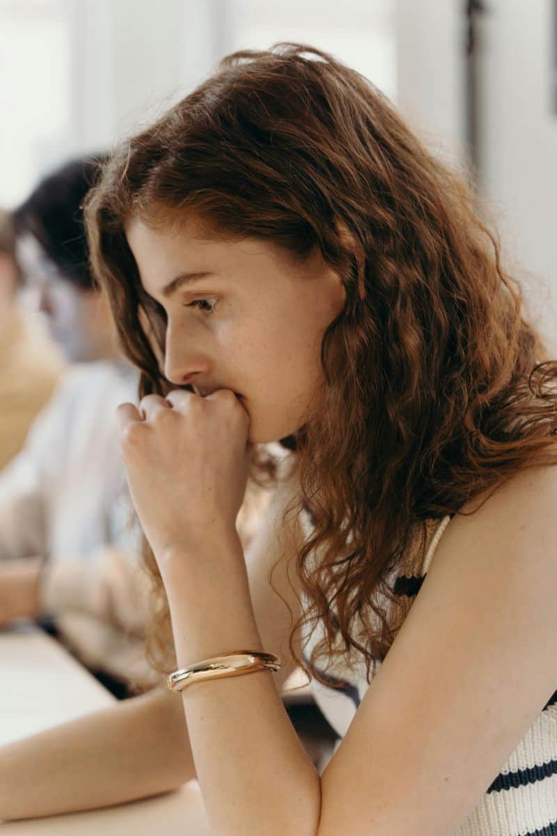12 ting folk med få venner ofte gjør, selv om de er vennlige They Overthink Social Interactions Long After They Happen