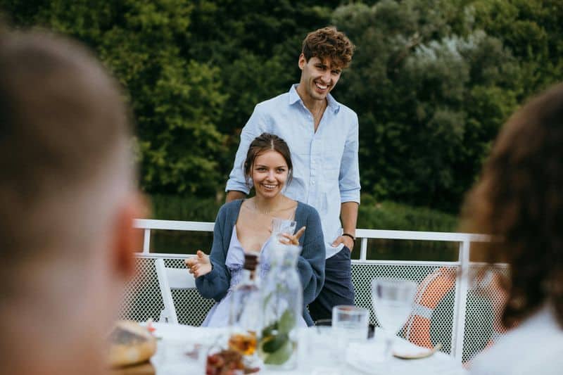 15 ting menn gjør når de er virkelig forelsket, uten at du trenger å spørre om det He Includes You In His World