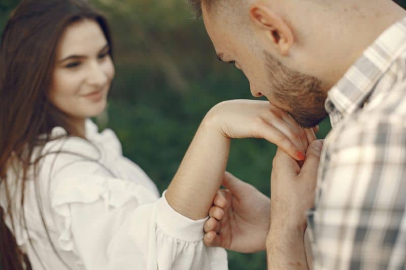 15 ting menn gjør når de er virkelig forelsket, uten at du trenger å spørre om det He Respects Your Boundaries