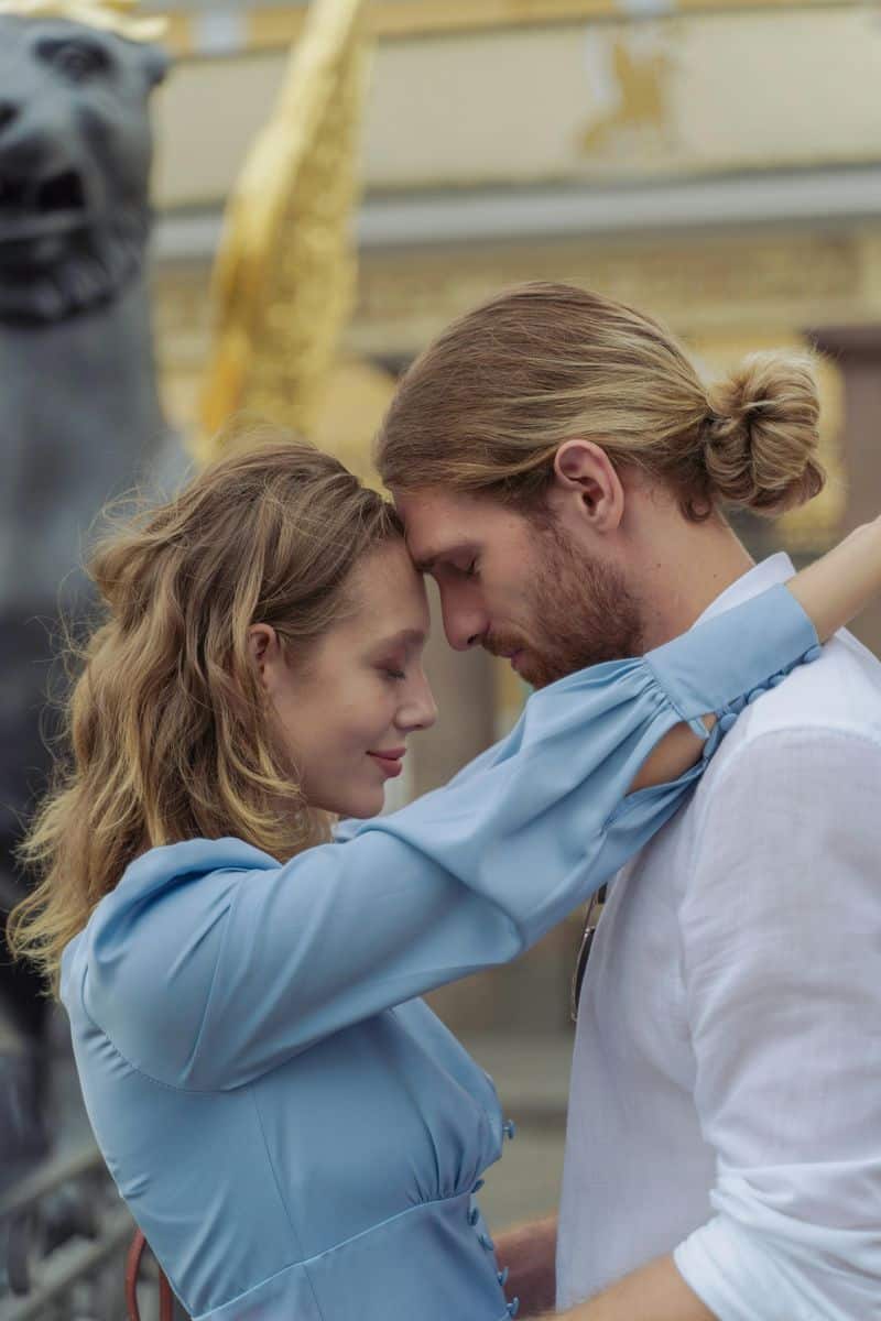 15 ting menn gjør når de er virkelig forelsket, uten at du trenger å spørre om det He Protects You Emotionally And Physically